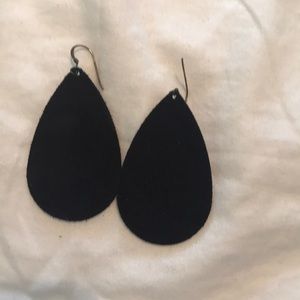 Nickel & Suede size medium earring